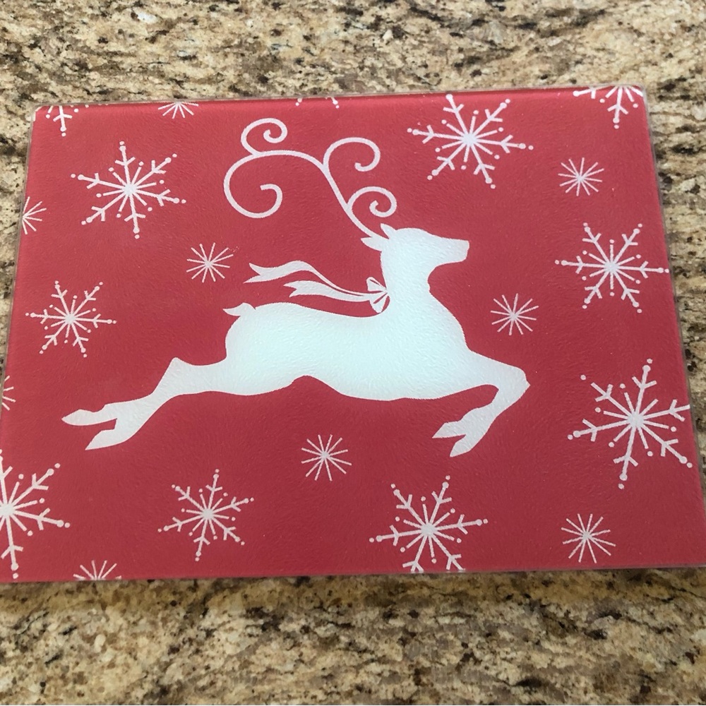 Glass Cutting Board 15 3/4”x 11 3/4”, NWOT, heat& stain resistant Holiday decor